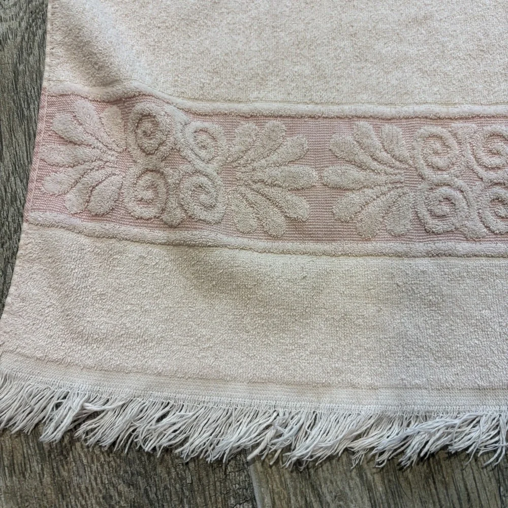 Vintage Cannon Monticello Bath Towel Sculpted Fringe Peach Pink USA 21 x 41